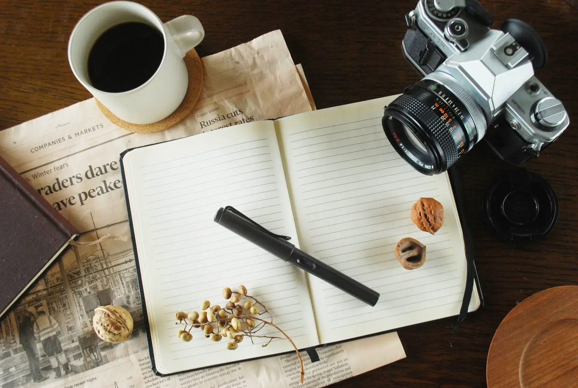 ストーリー制作およびブックプランの女性写真